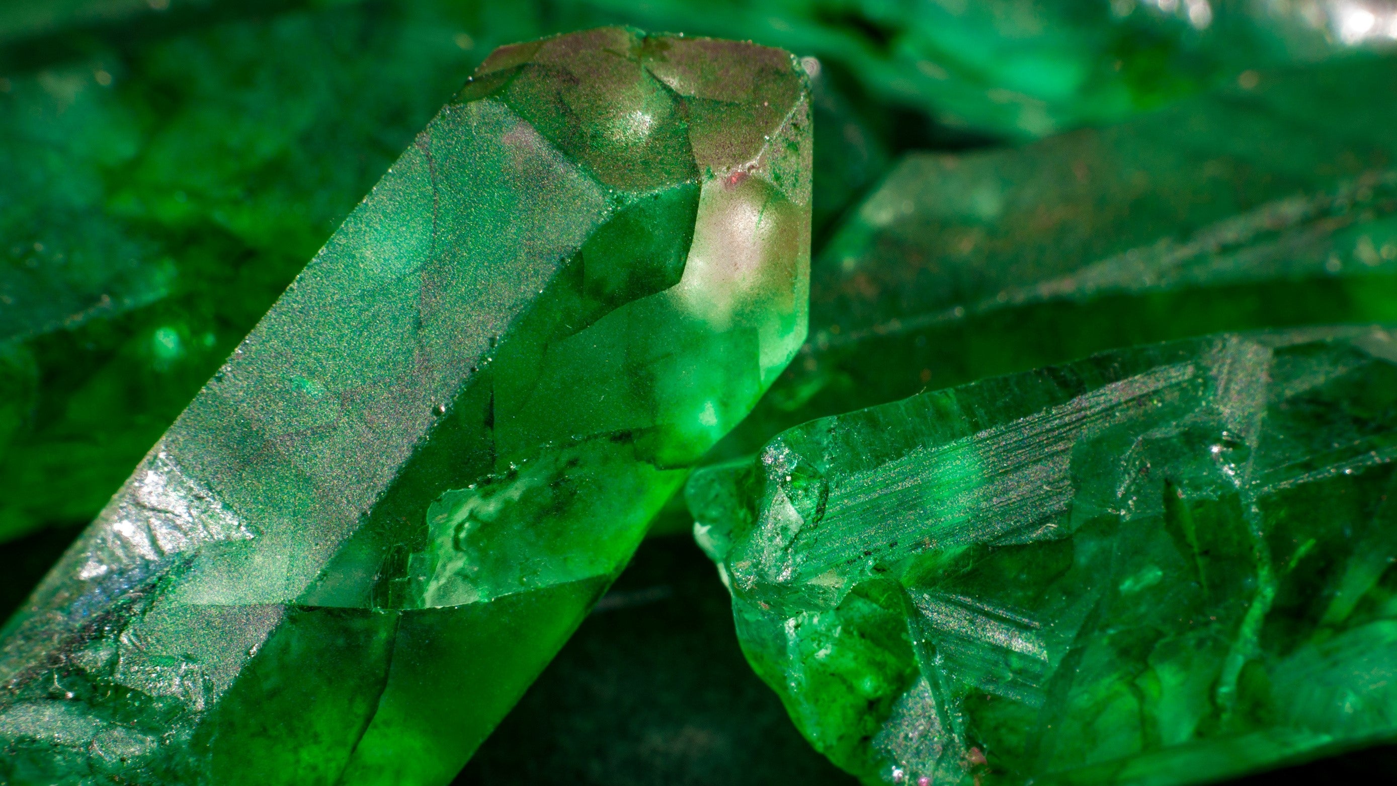 glitter-emerald-stones-for-