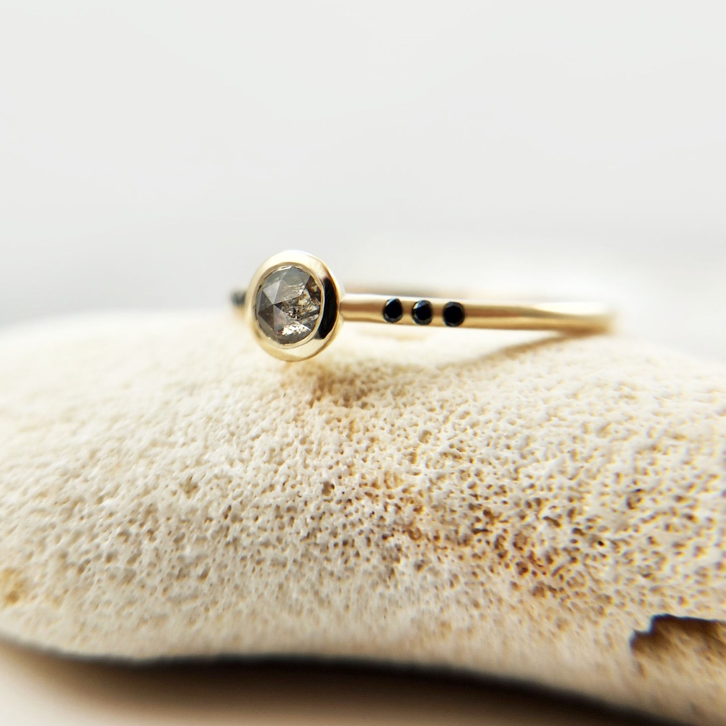 Thyone Ice ring