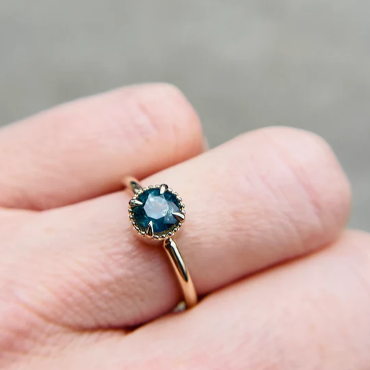 14k yellow gold teal solitaire engagement ring canadian toronto on hand