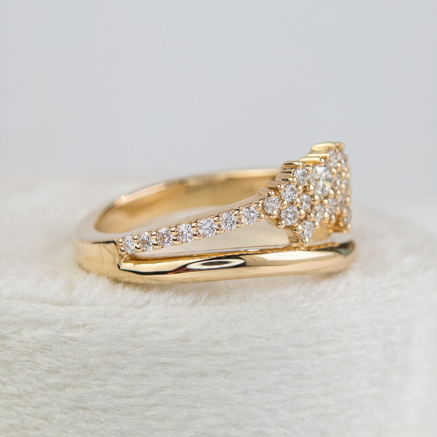 Dobro - Diamond Cluster Engagement Ring