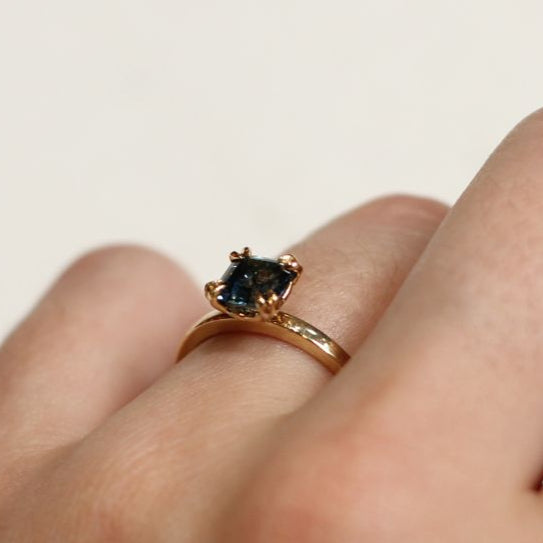 Montana Sapphire Solitare Engagement Ring