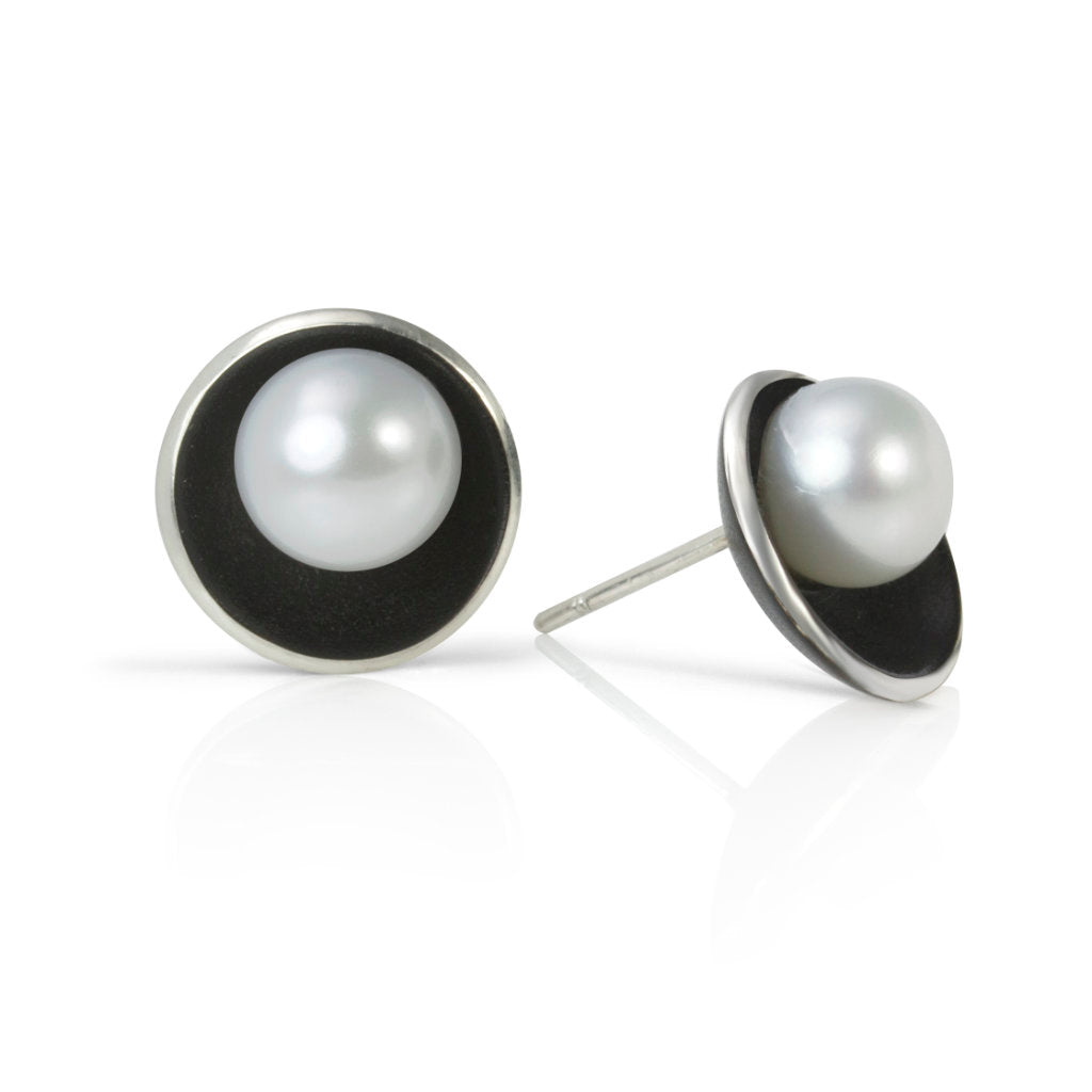 Pop Pearl Stud Earrings