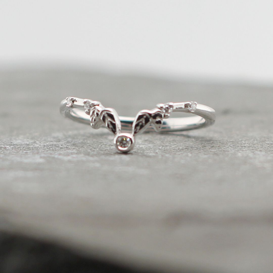14k White Contour Leaf Band with 0.05cts Diamonds