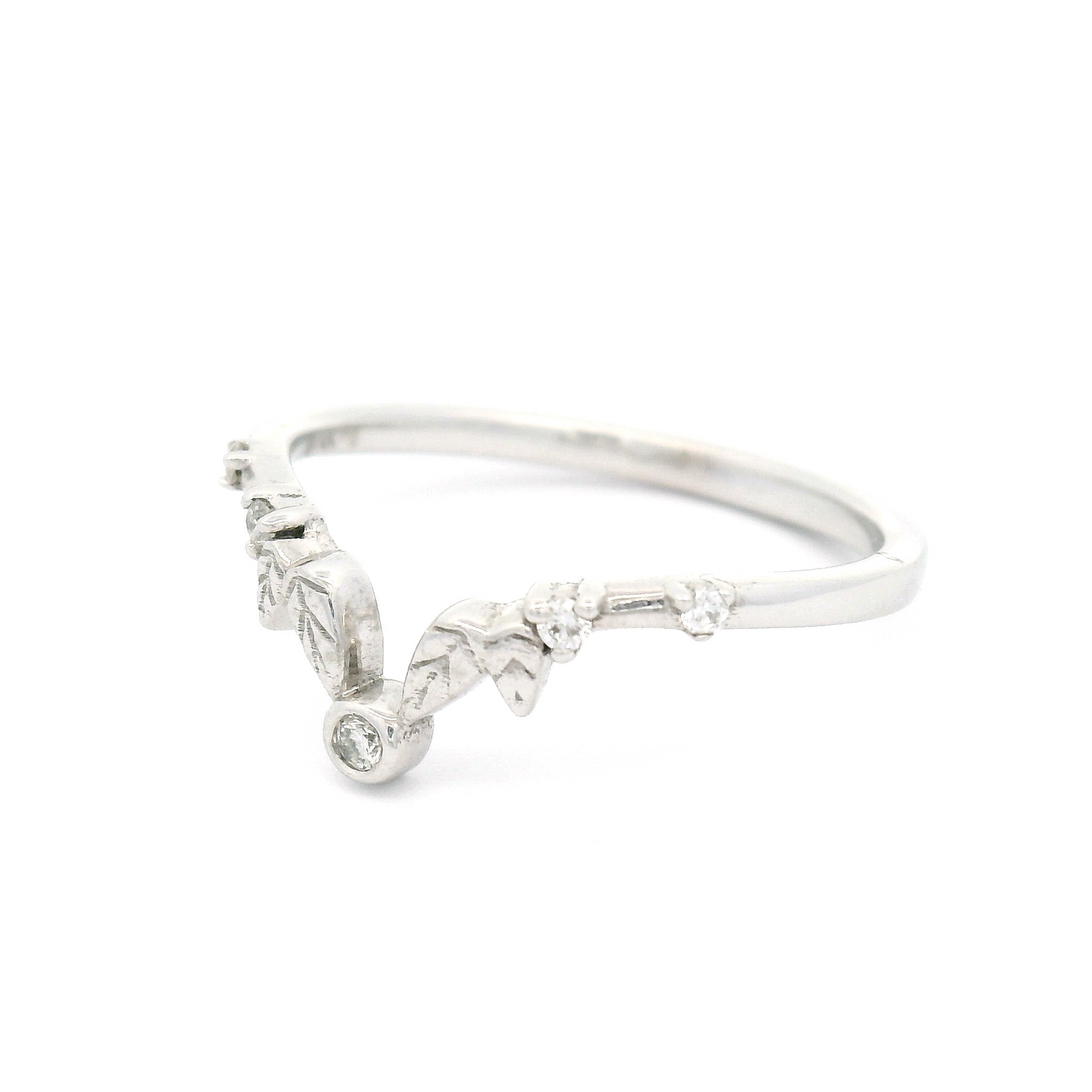 14k White Contour Leaf Band with 0.05cts Diamonds