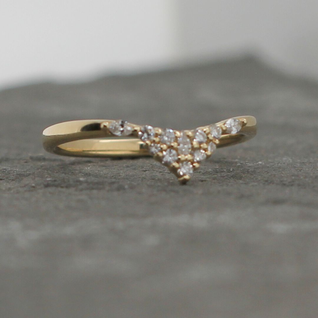 14k Yellow Contour Band with 0.18cts Mixed Cut Diamonds