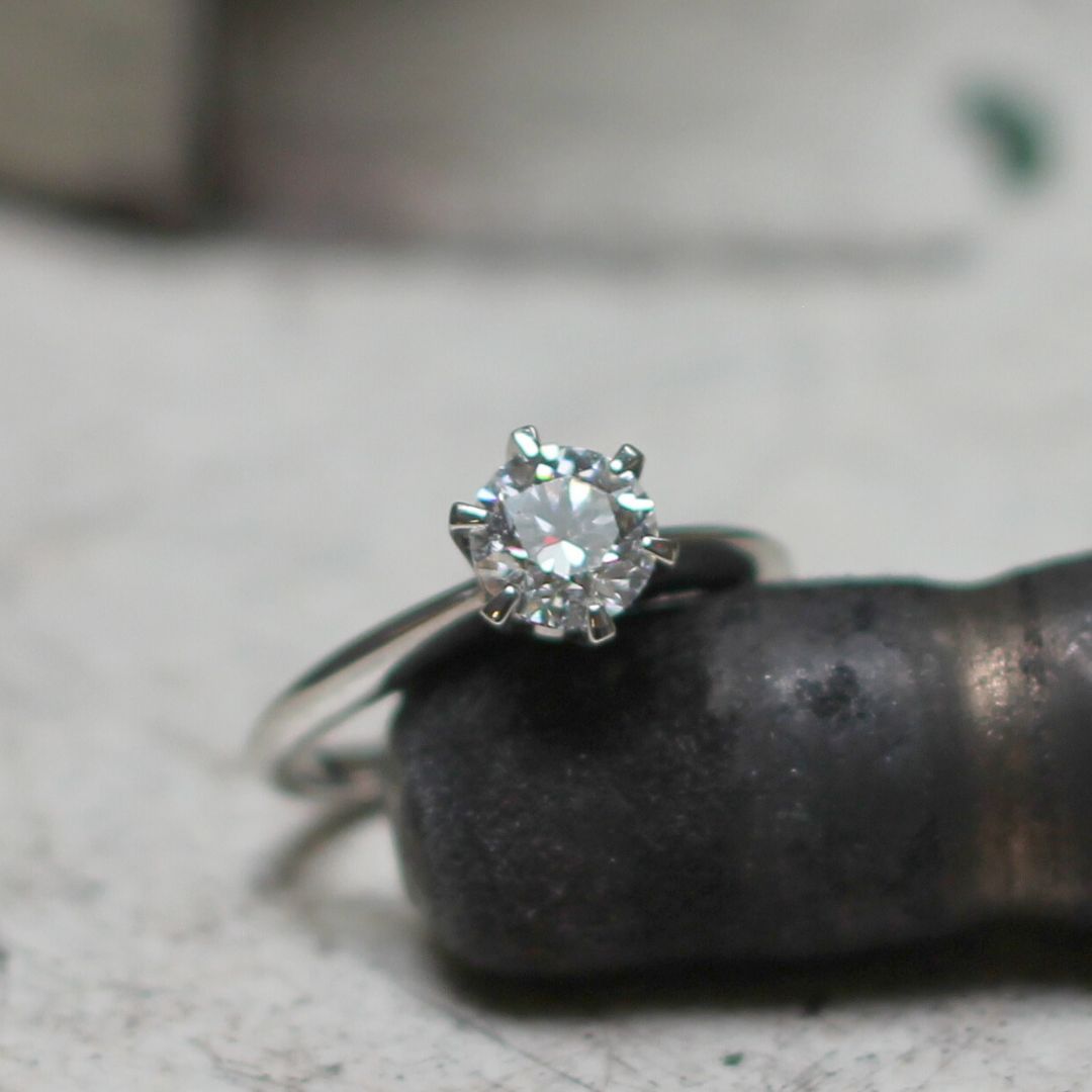 Platinum Solitaire Engagement Ring with 1.0ct Lab-Grown Round Brilliant Cut Diamond