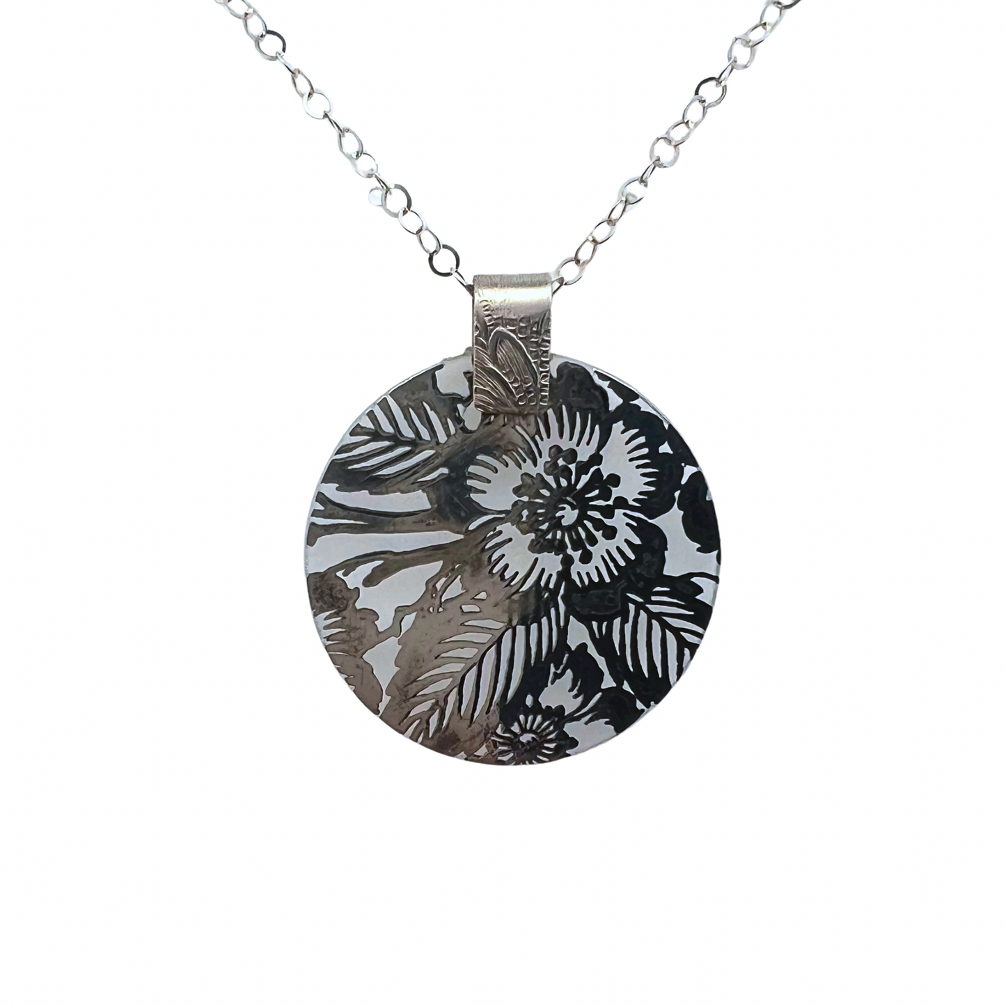 Silverware Glass-Overlay Round Pendant