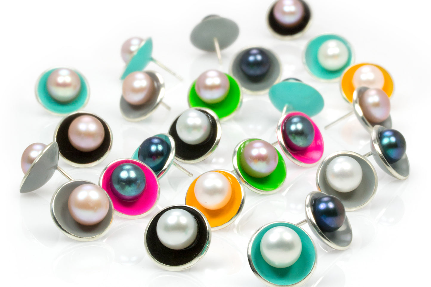 Pop Pearl Stud Earrings