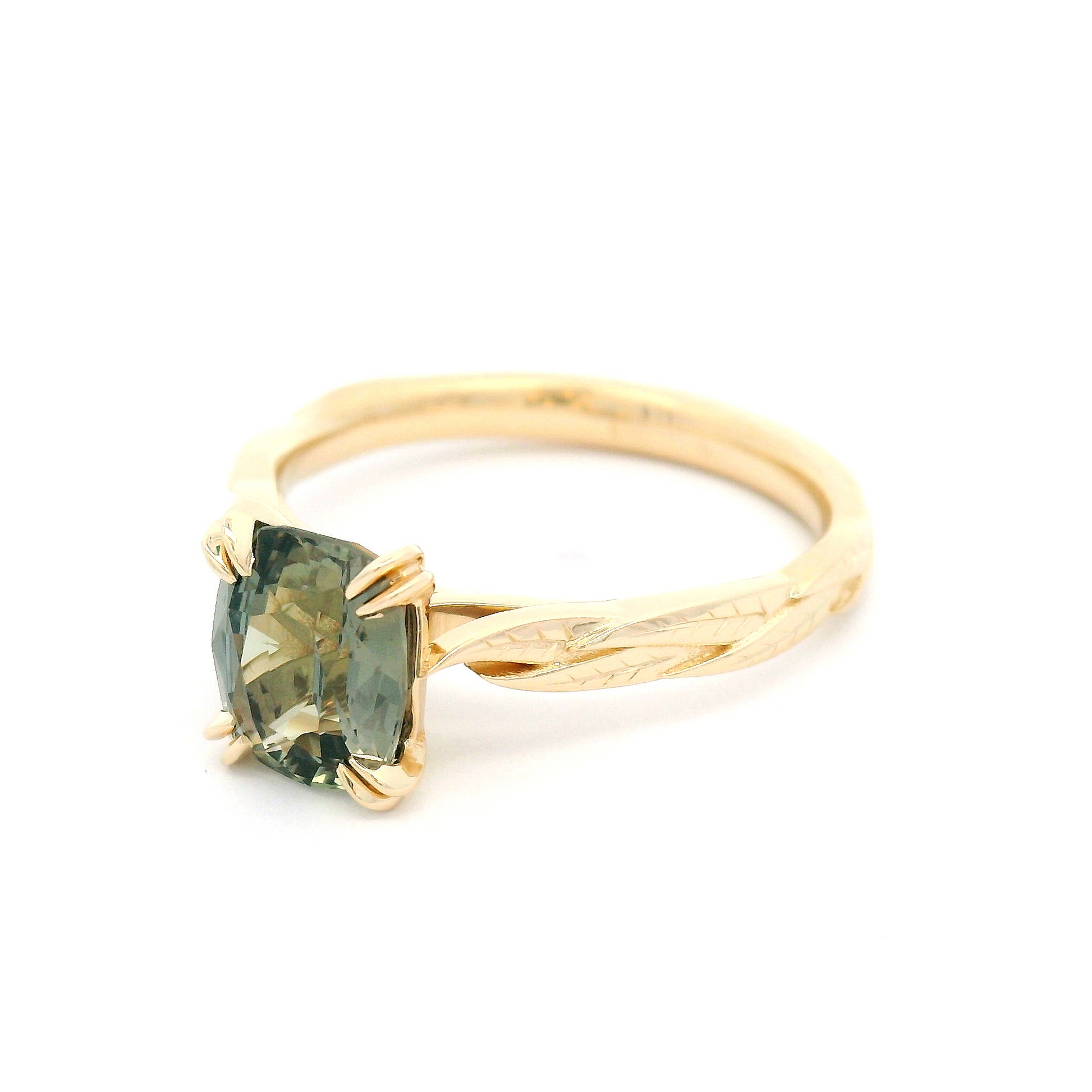 14k Yellow Solitaire with 1.74ct Purple To Green Colour-Change Sapphire