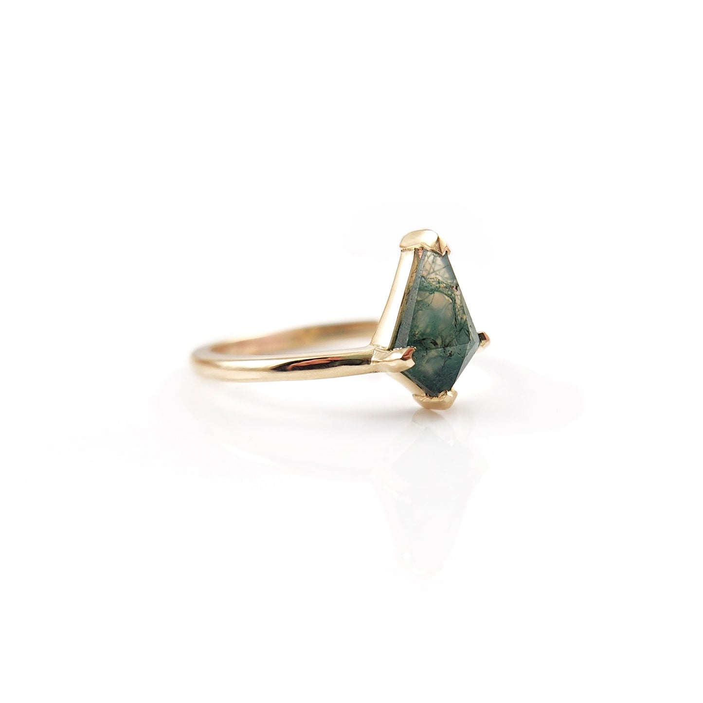 10k Yellow Solitaire with 1.25ct Kite Moss Agate