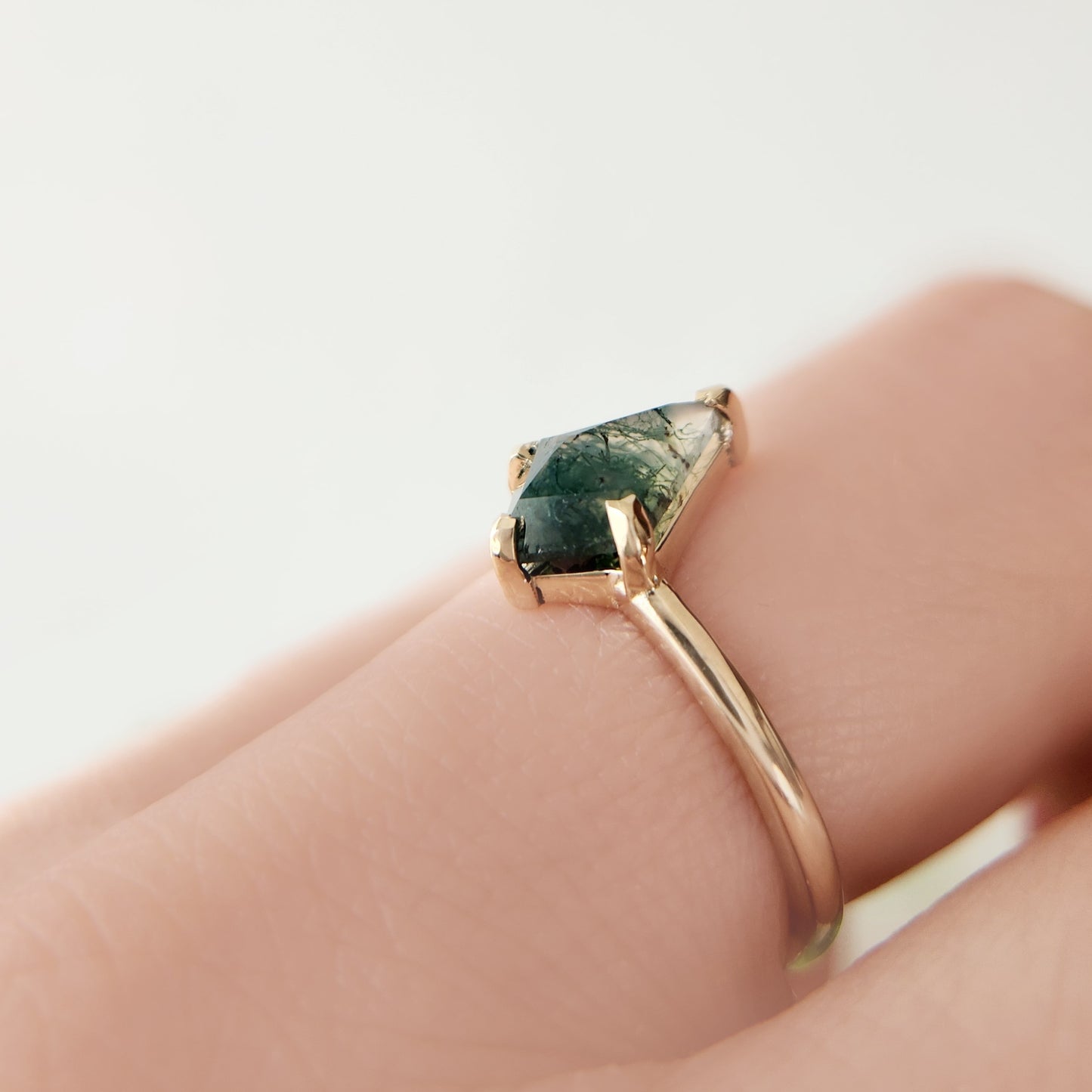10k Yellow Solitaire with 1.25ct Kite Moss Agate