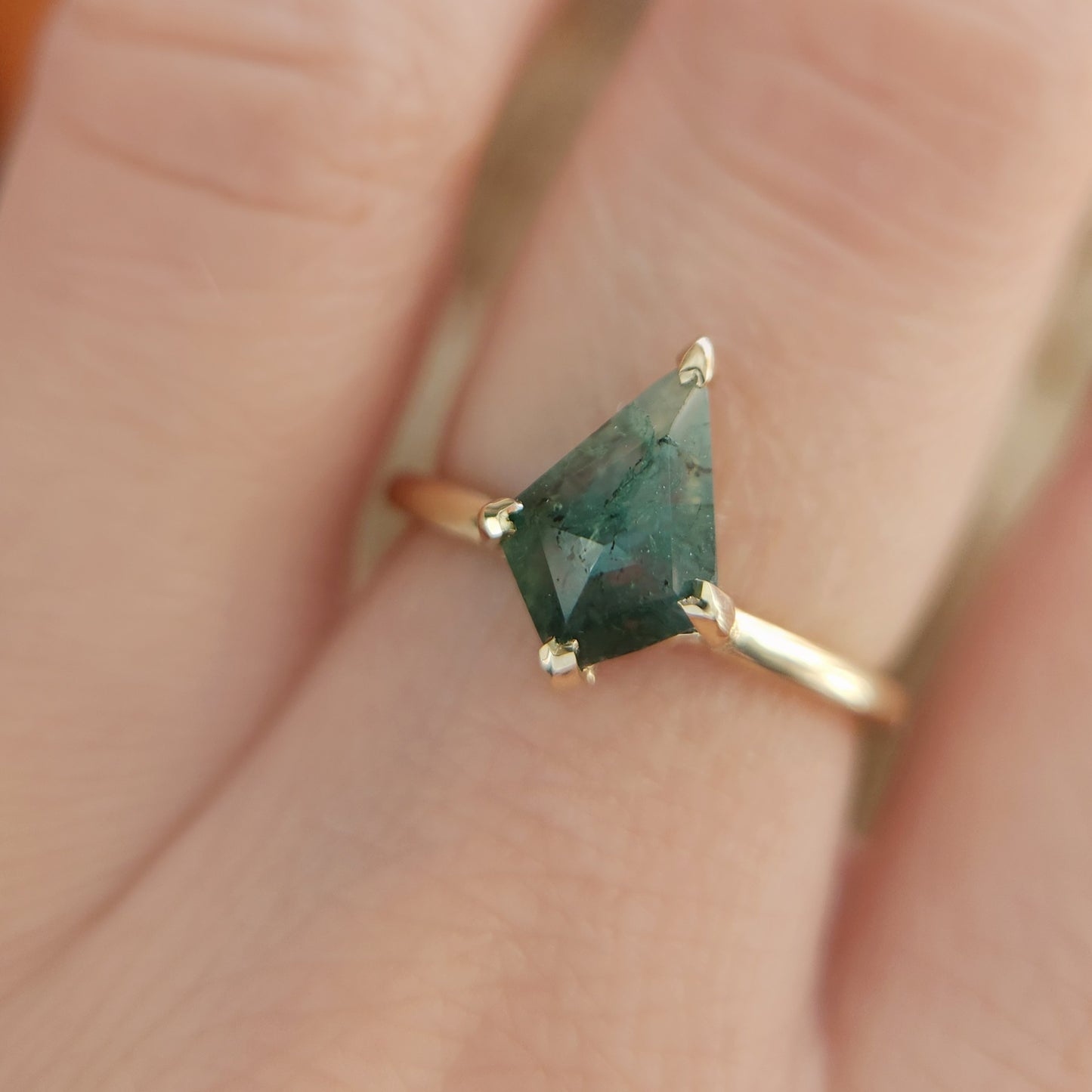 10k Yellow Solitaire with 1.25ct Kite Moss Agate