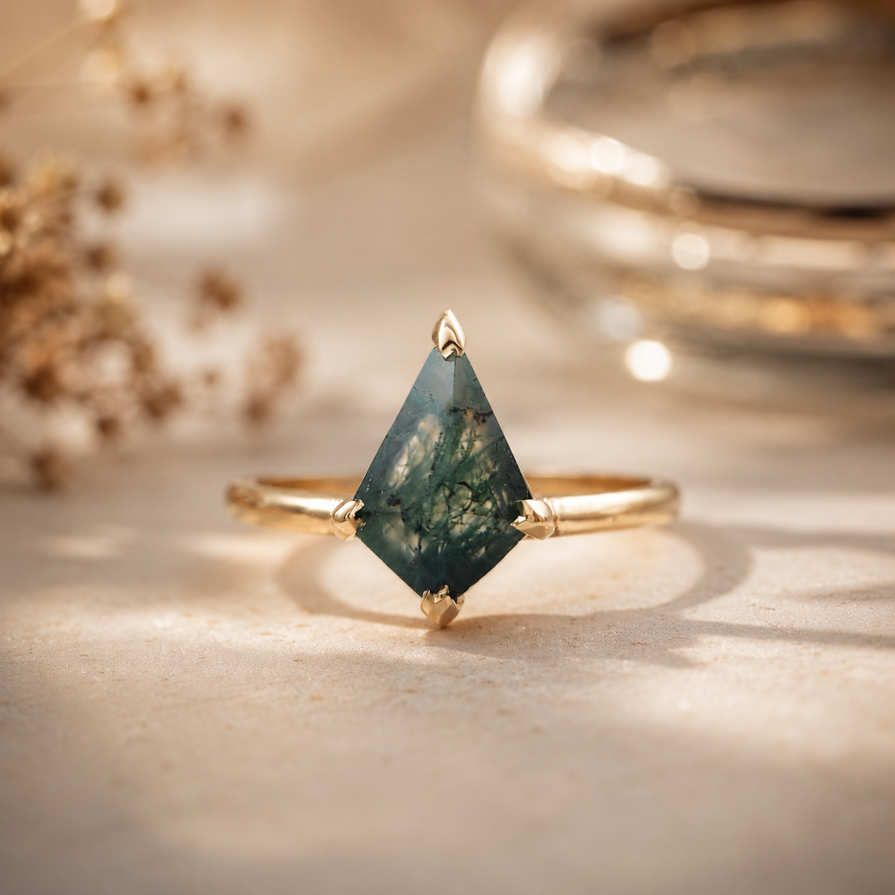 10k Yellow Solitaire with 1.25ct Kite Moss Agate