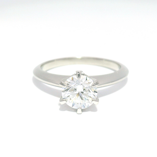 Platinum six claw solitaire set with lab-grown 0.96ct round brilliant diamond.