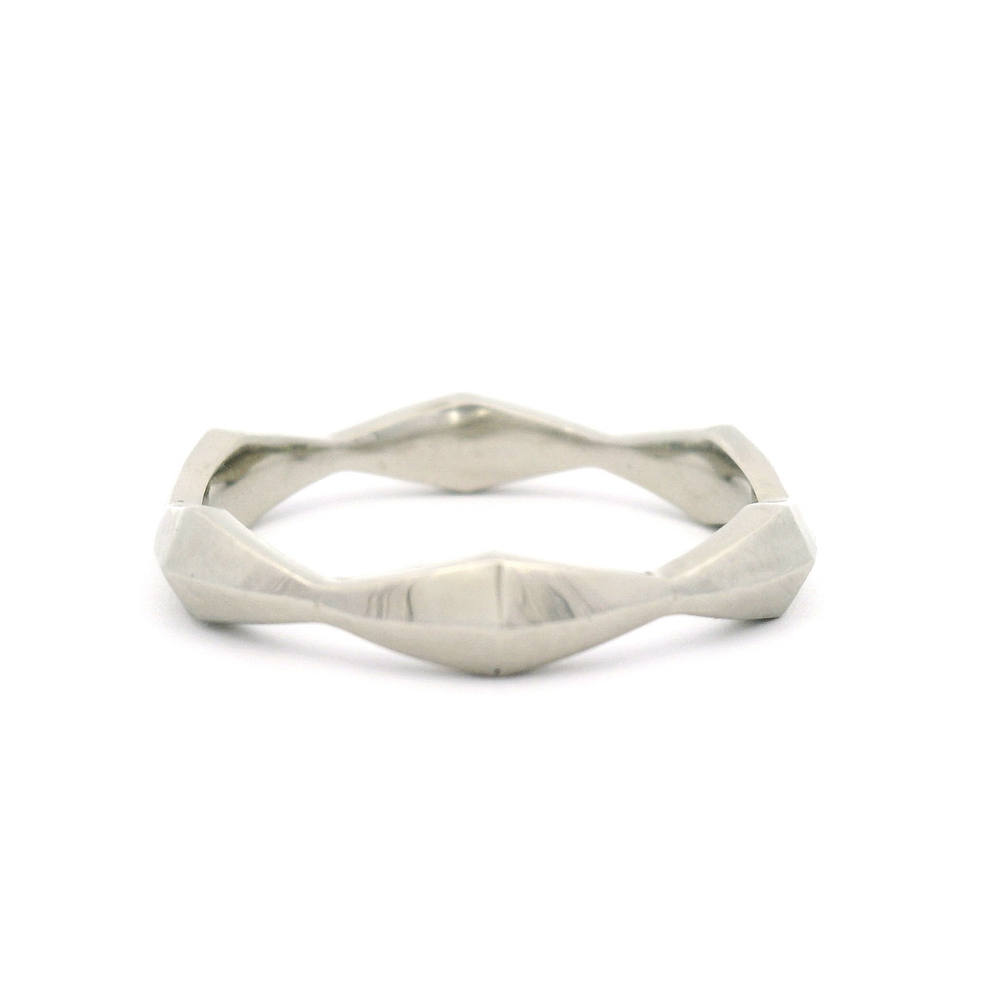 14k White Elongated Pyramid Band