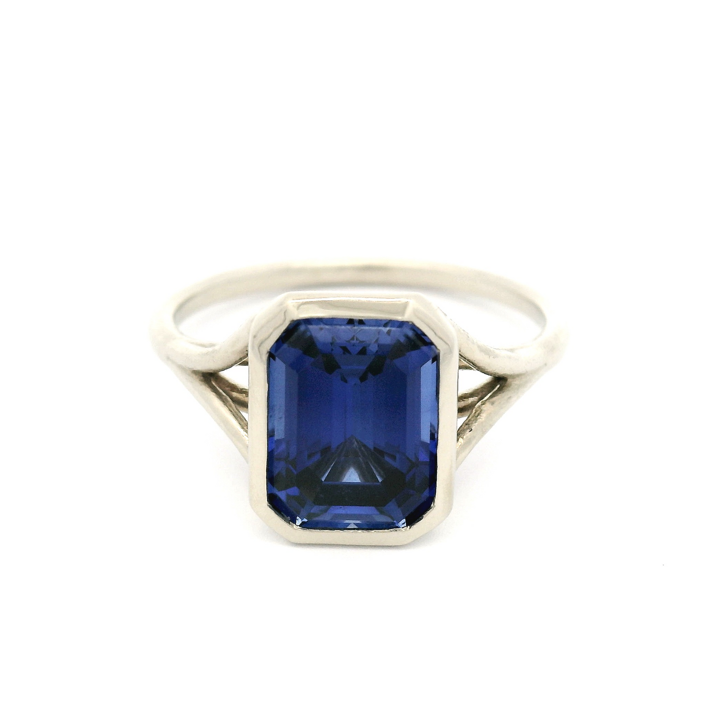 14K White Textured Bezel Set Solitaire with Emerald Cut 3ct Lab-Grown Purple-Blue Sapphire
