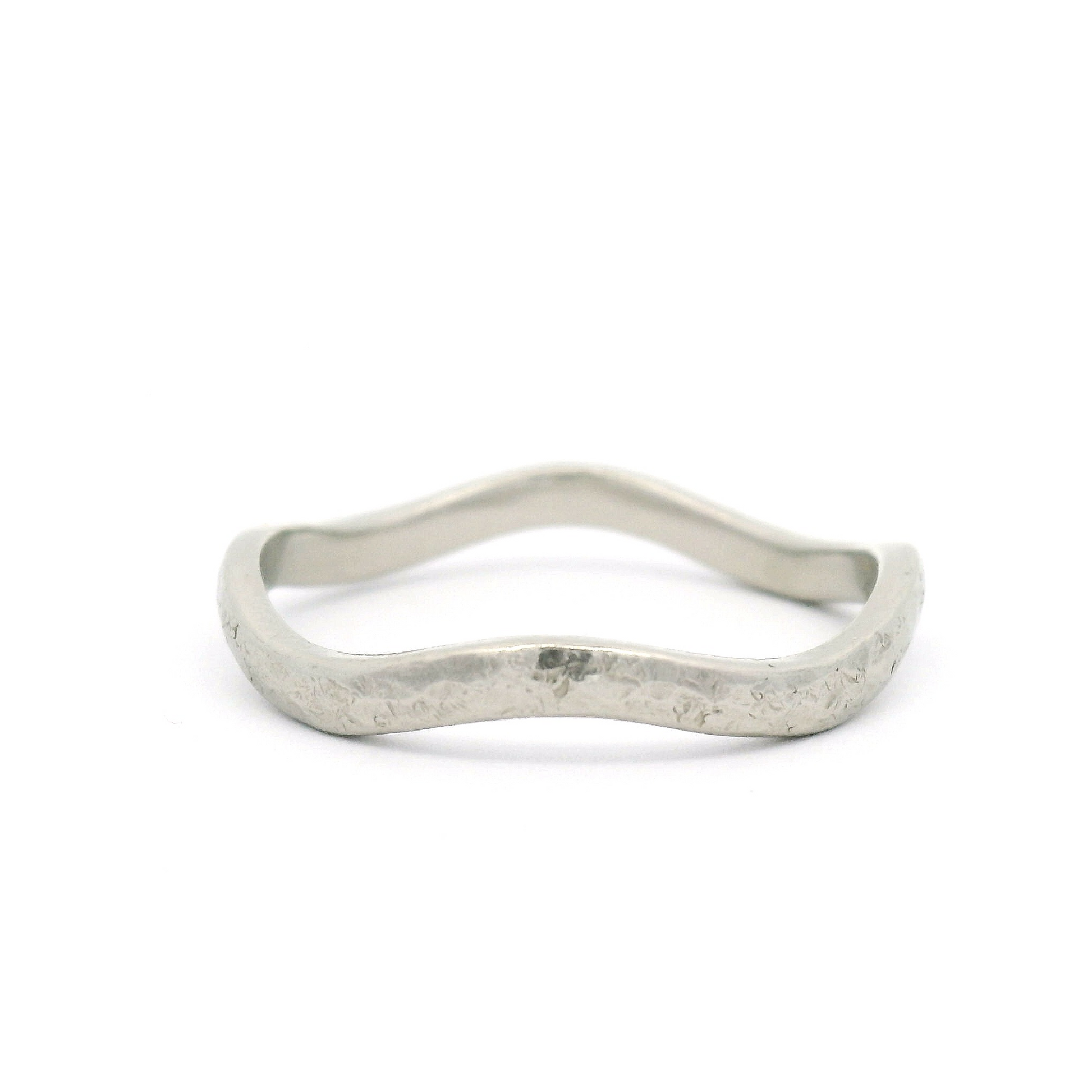 14k White Hammered 2mm Wave Band