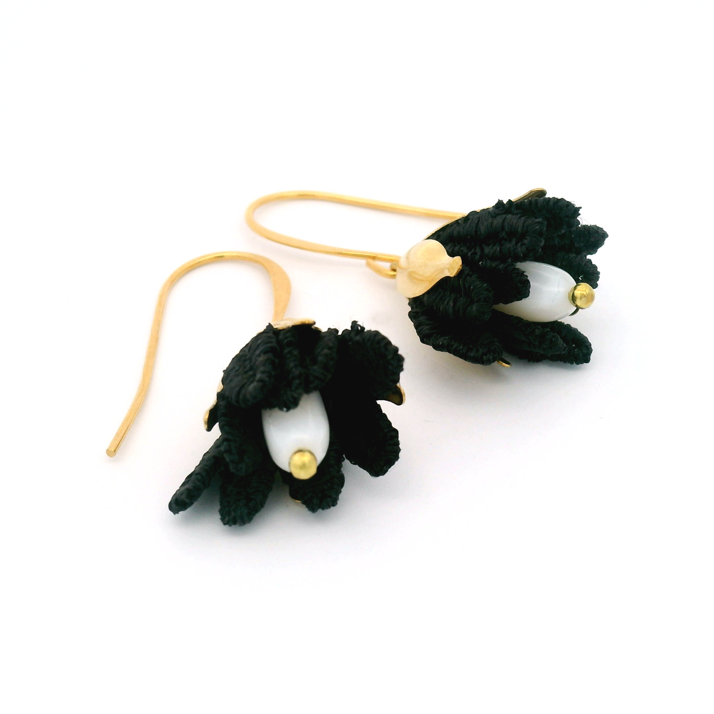 Malli Black Earrings