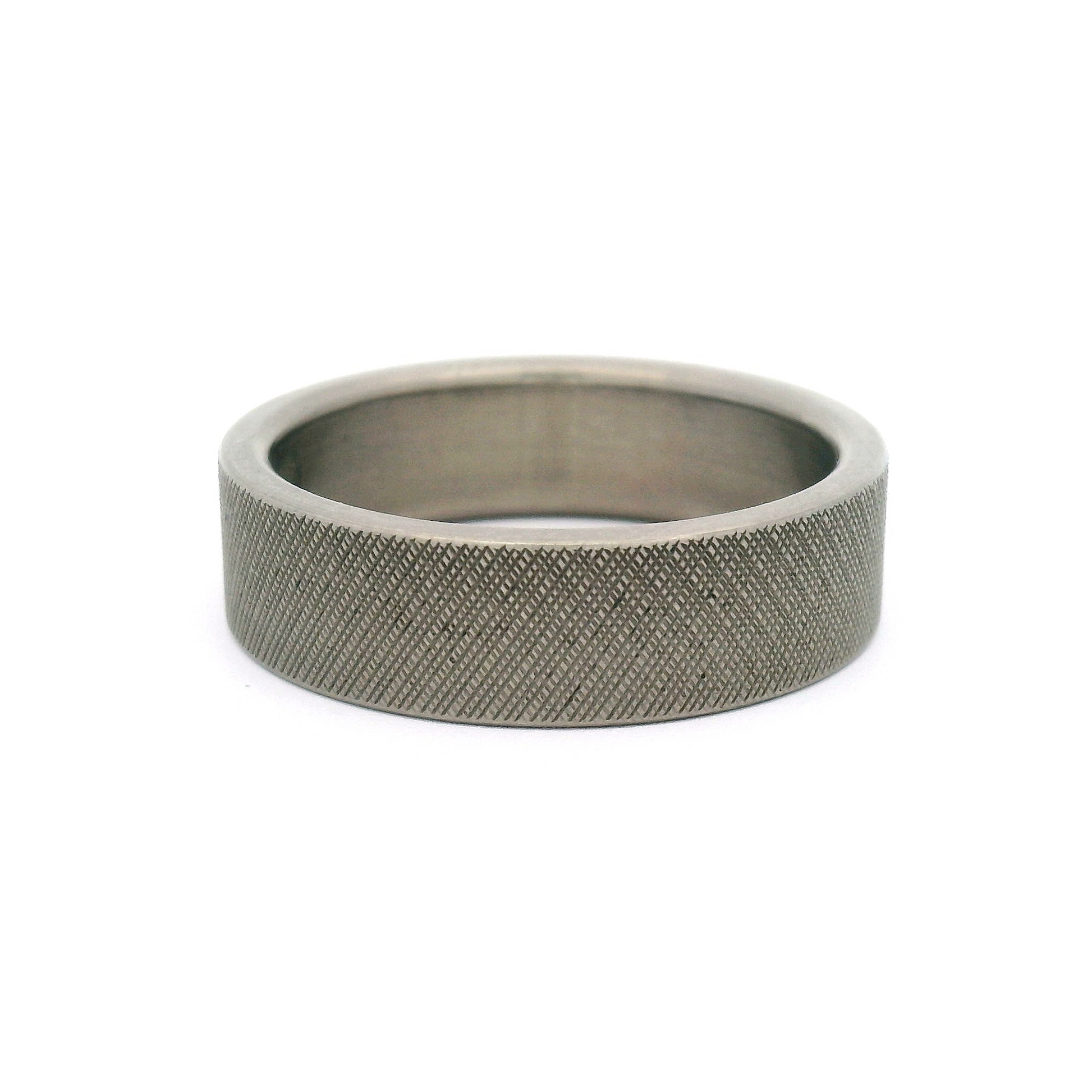 7.5mm Wide Titanium Engraved Crosshatch Band