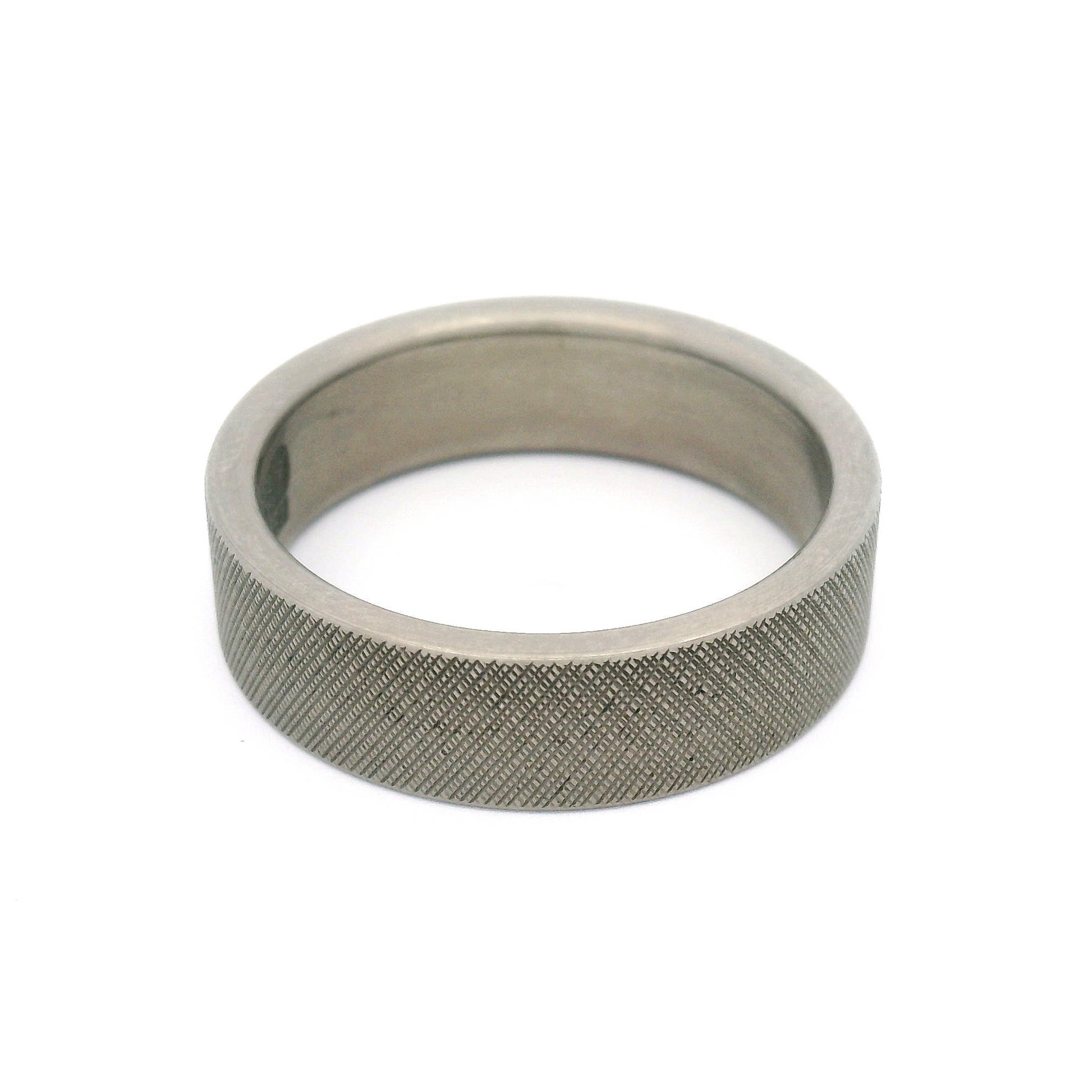 7.5mm Wide Titanium Engraved Crosshatch Band