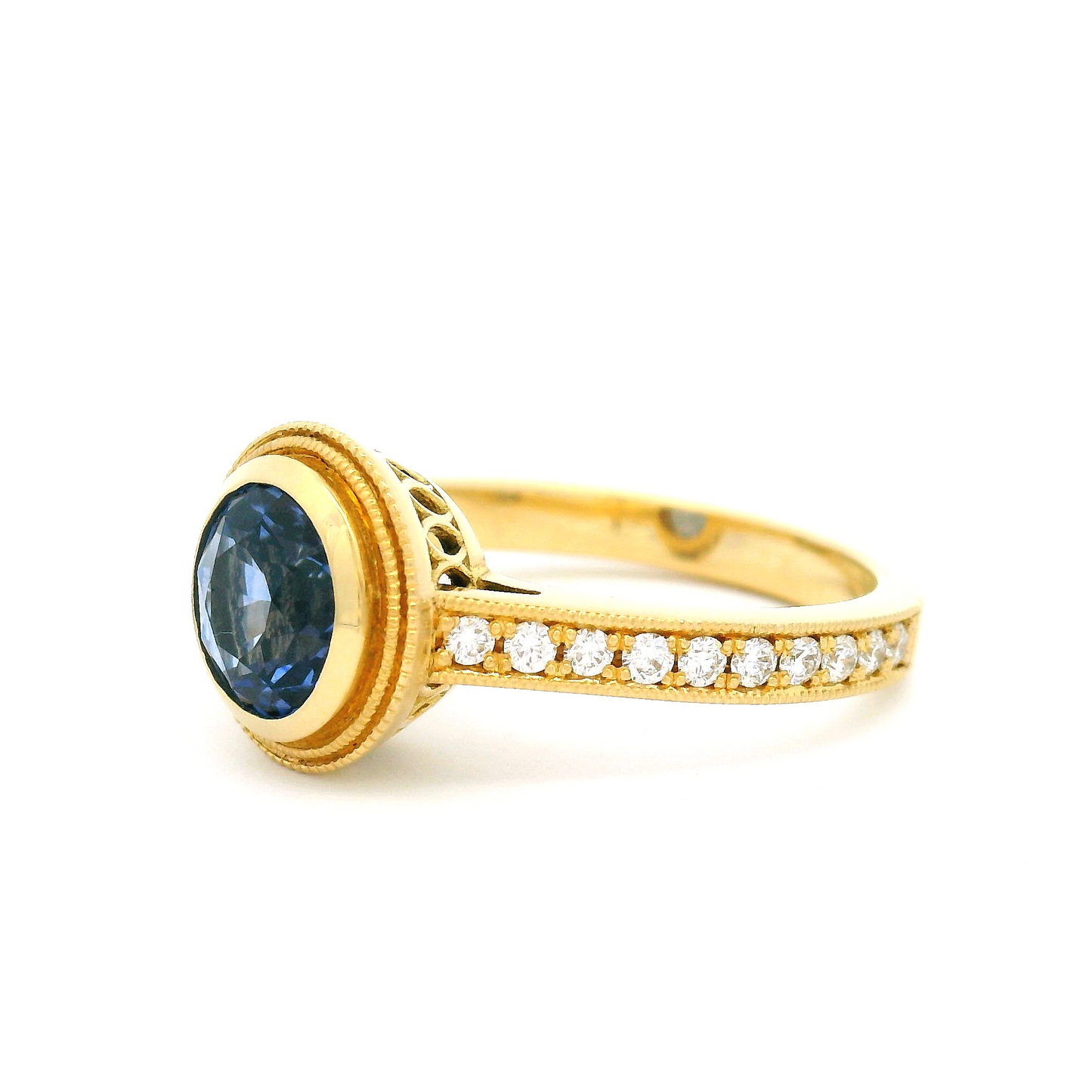 18k Yellow Vintage Style Ring with 1.89ct Round Blue Sapphire and Accent Diamonds
