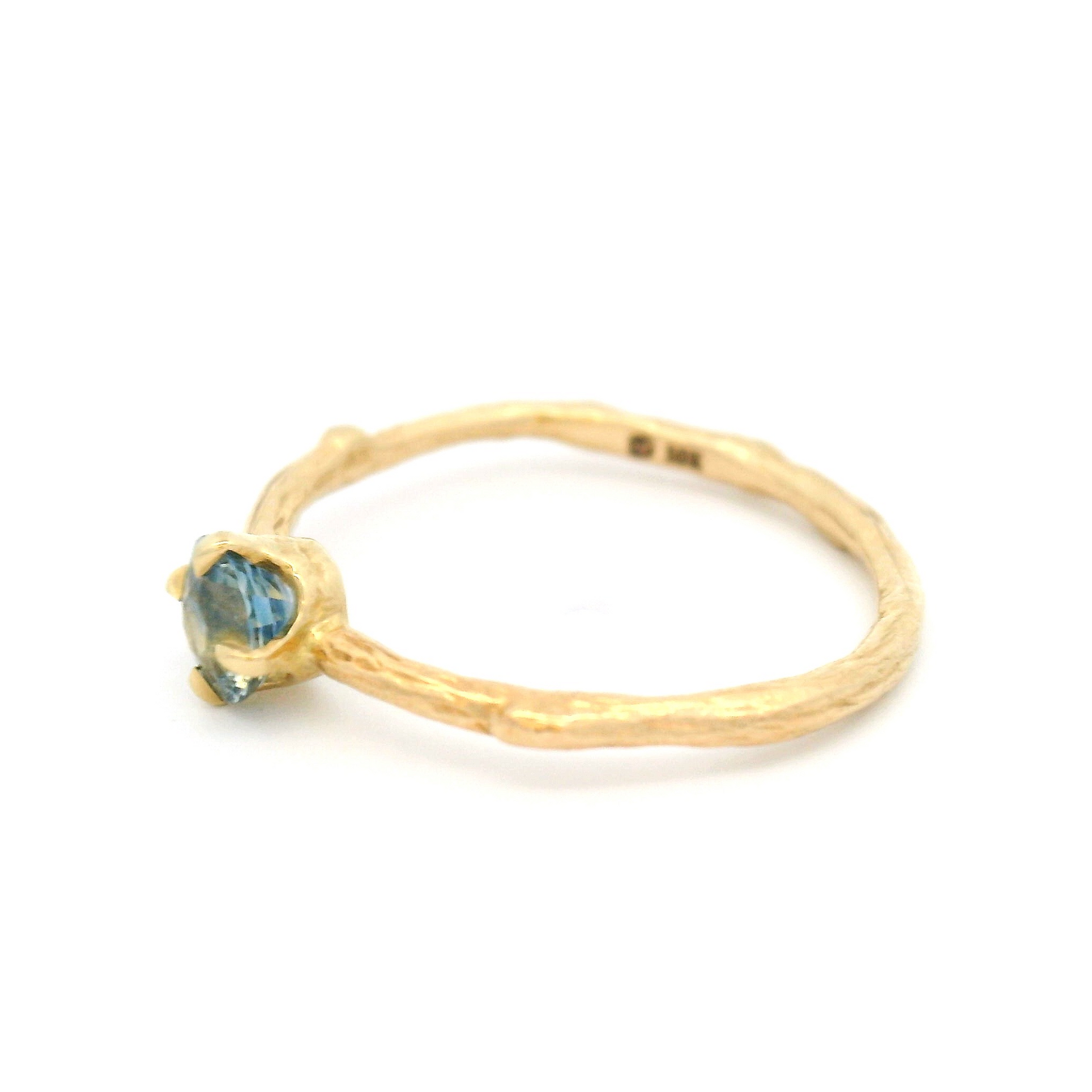 10k Yellow Gold Organic Solitaire with 0.60ct Bluish-Yellow Sapphire