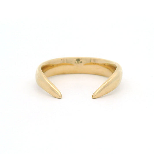 10K yellow gold 4mm contoured open laurel wedding band featuring a softly domed profile, curved open design and tapered rounded tips.