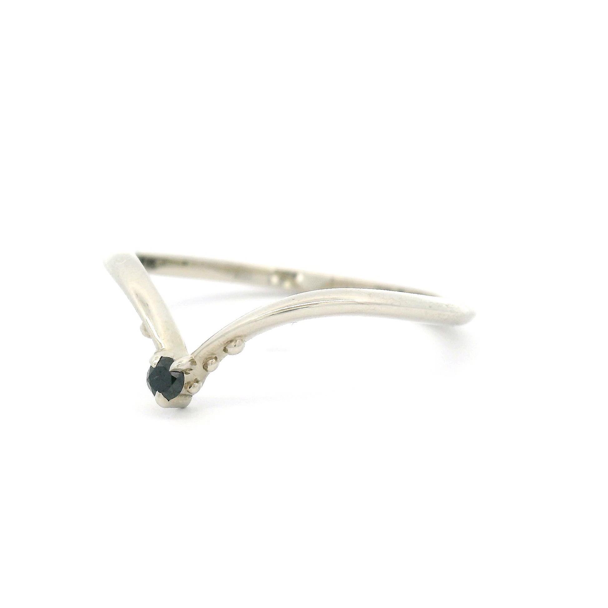 10k White Contour Band with 2mm Round Black Diamond
