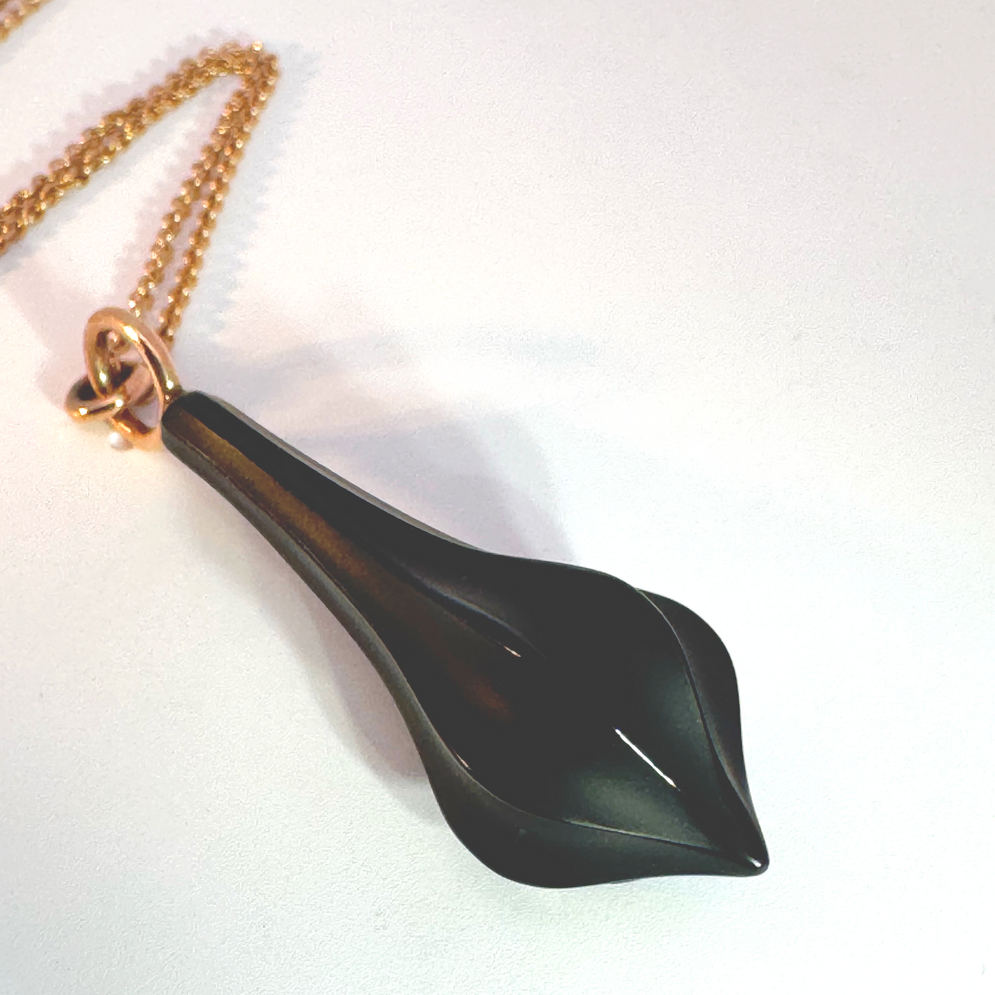 14k Rose Gold Pendant and Chain with Fluted Carved Onyx