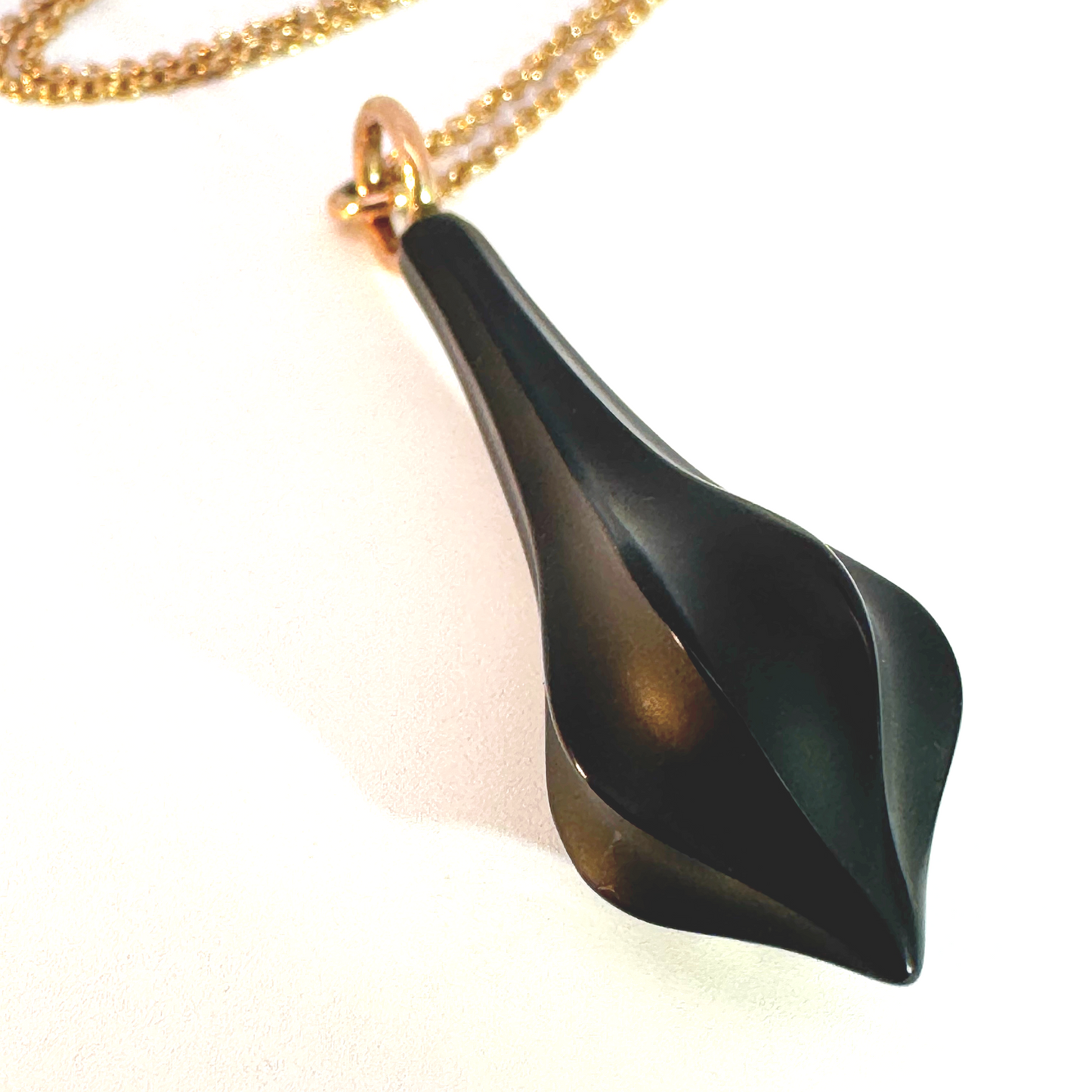 14k Rose Gold Pendant and Chain with Fluted Carved Onyx