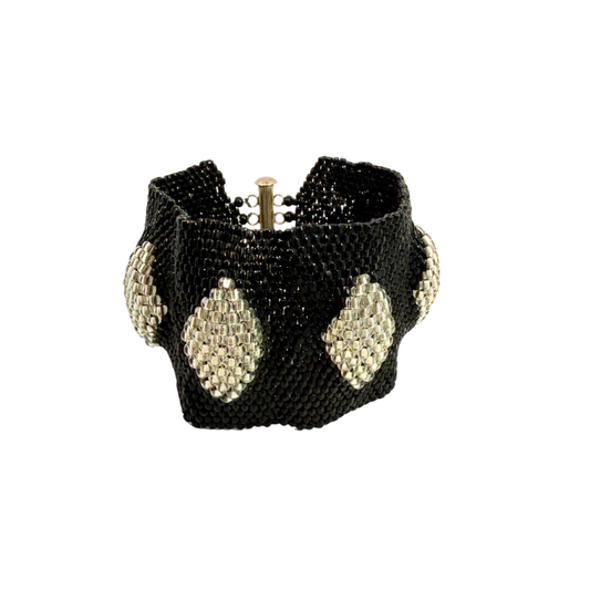 Dimensional Diamonds Beaded Bracelet