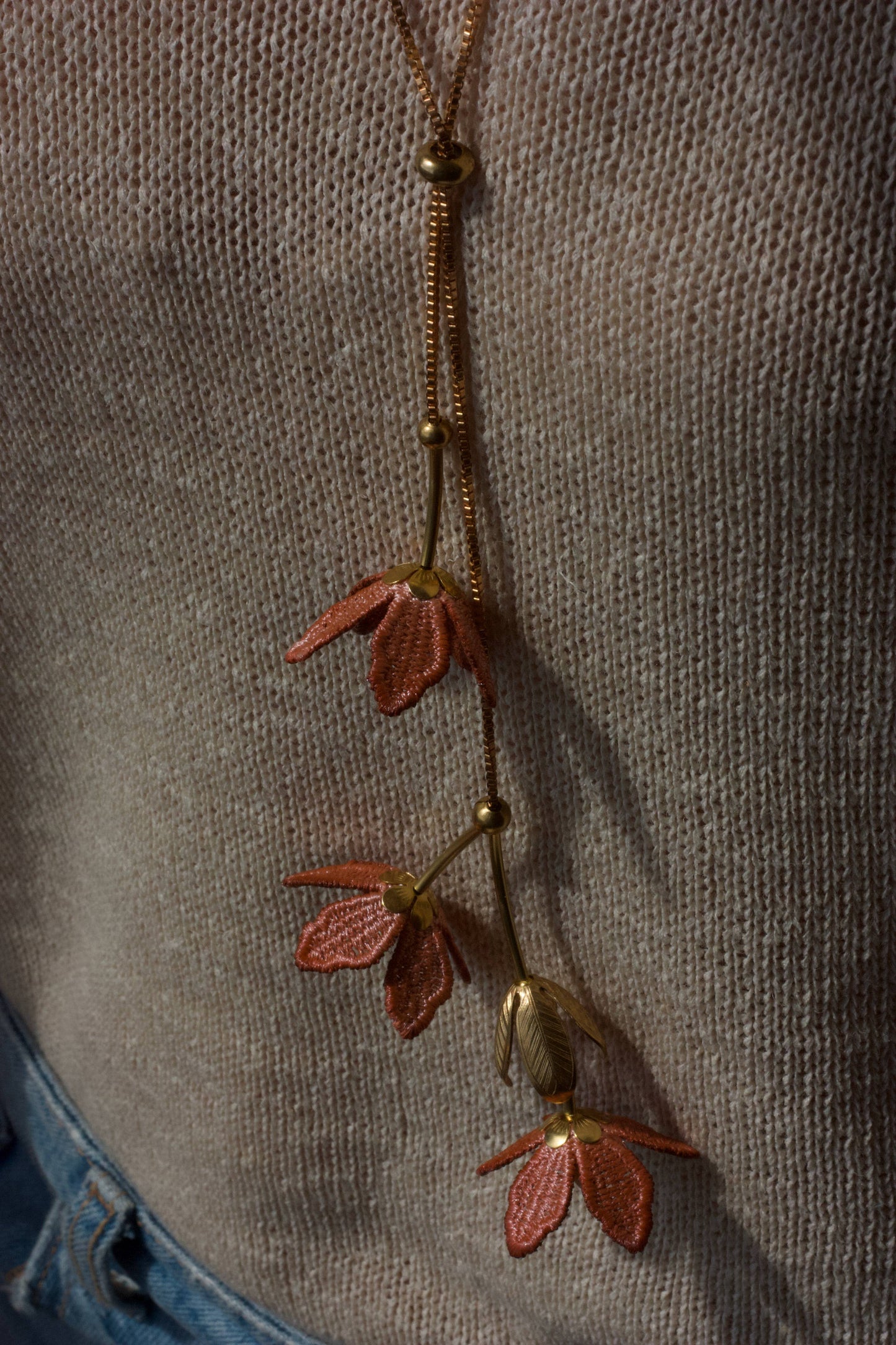 Tiaré Flower Long Lariat Necklace