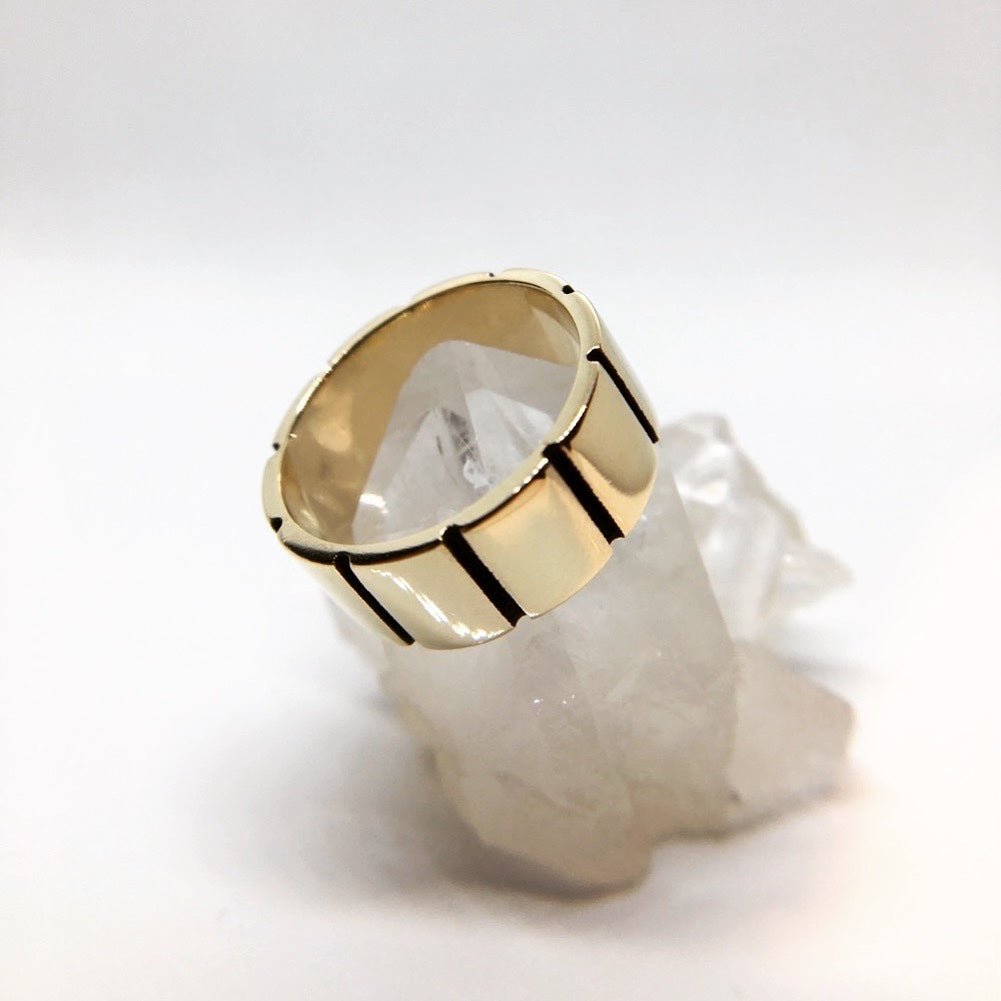 Frieze Ring