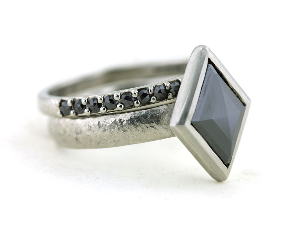 Black diamond pyramid set